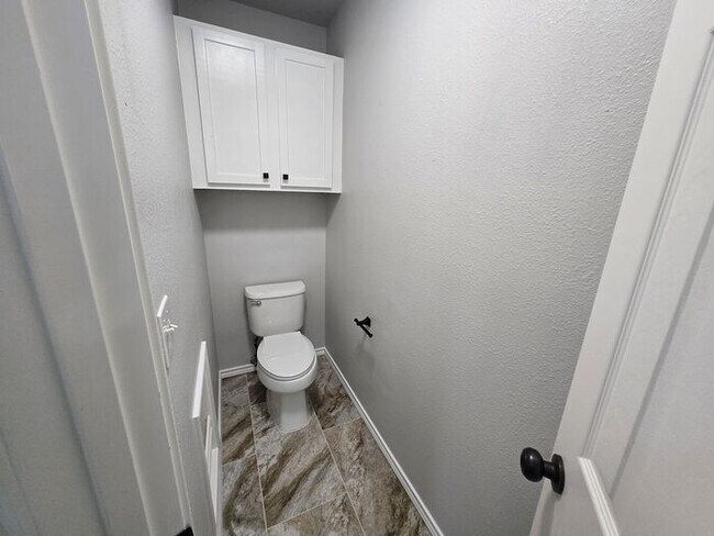 Building Photo - 6116 Thursby Ave