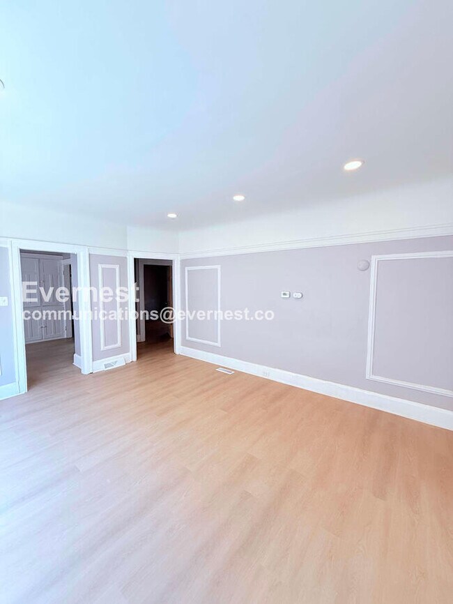 Building Photo - 2302 Hazelwood St