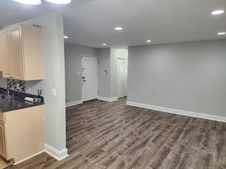 Building Photo - 1005 Chillum Rd