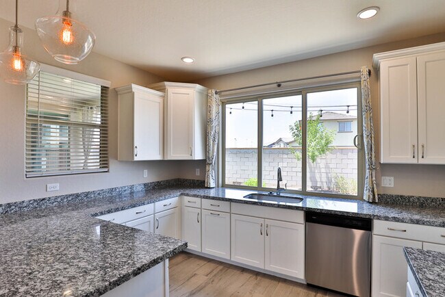 Building Photo - 9805 E Specter Dr