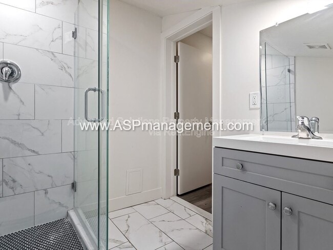 Building Photo - 567 S 800 E