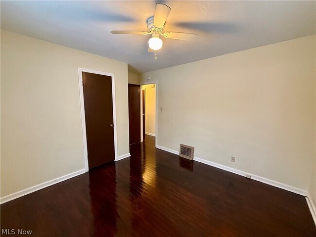 Building Photo - 575 Noble Ave