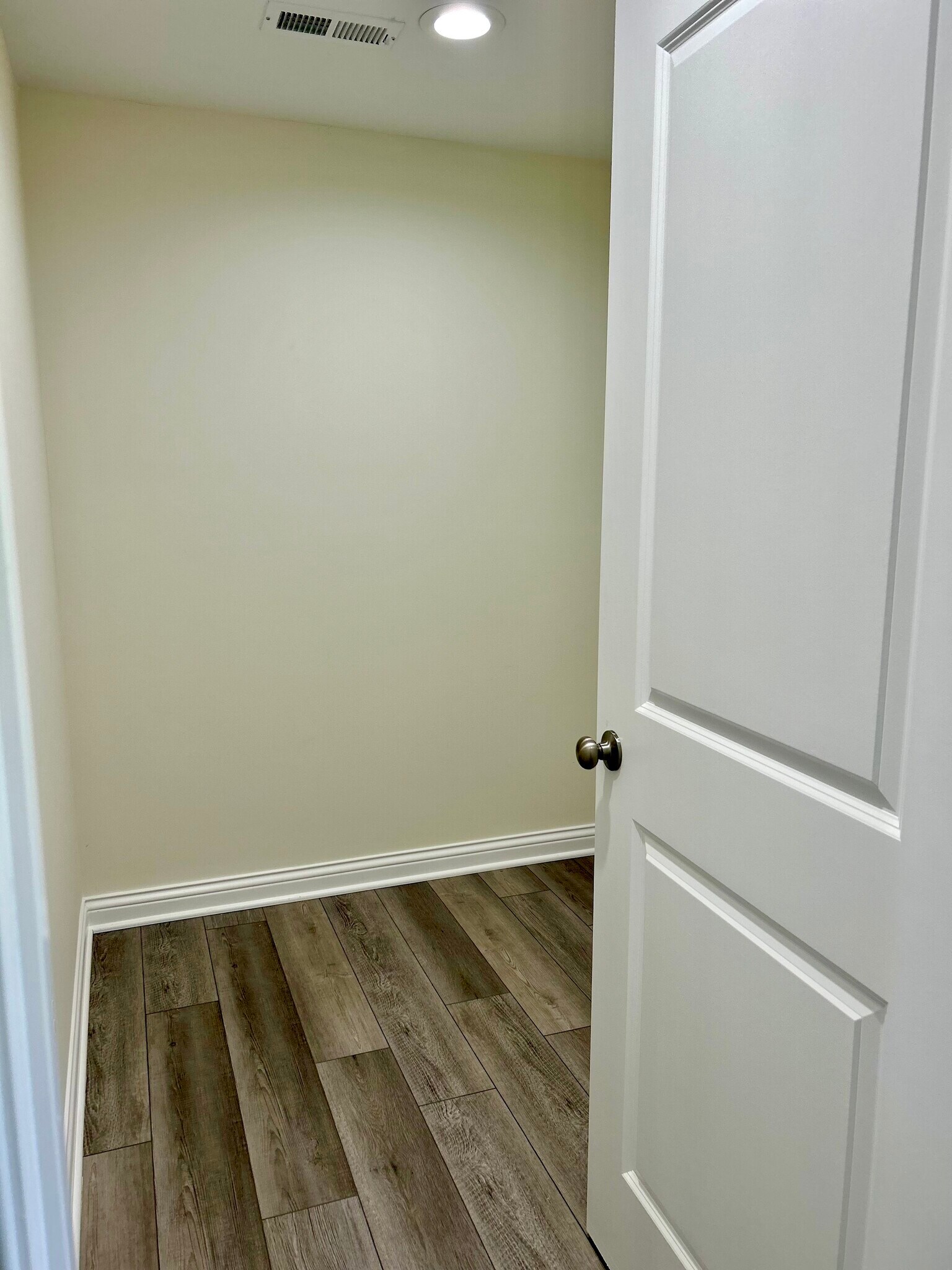 Laundry Room - 208 Fairway Ln