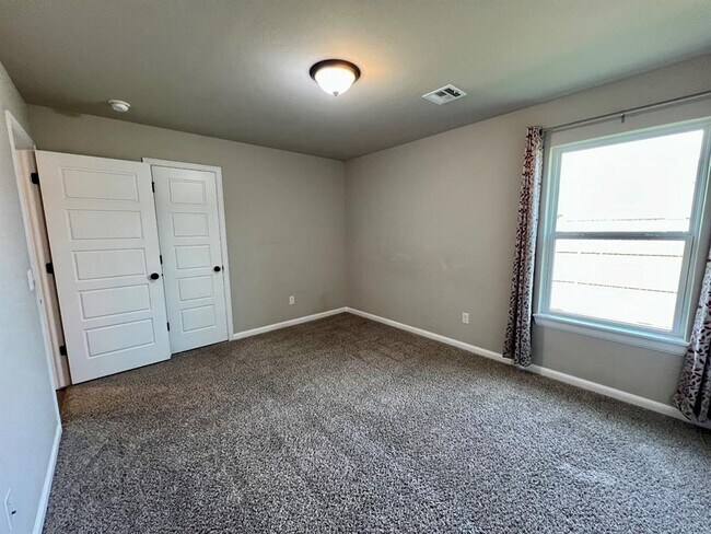 Building Photo - 1121 SW 140th St