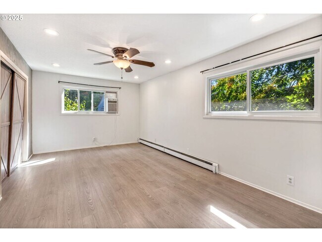 Building Photo - Classic Hillsboro Home with Two Spacious B...