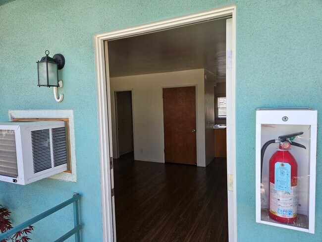 Building Photo - Cute cozy studio apartment for rent