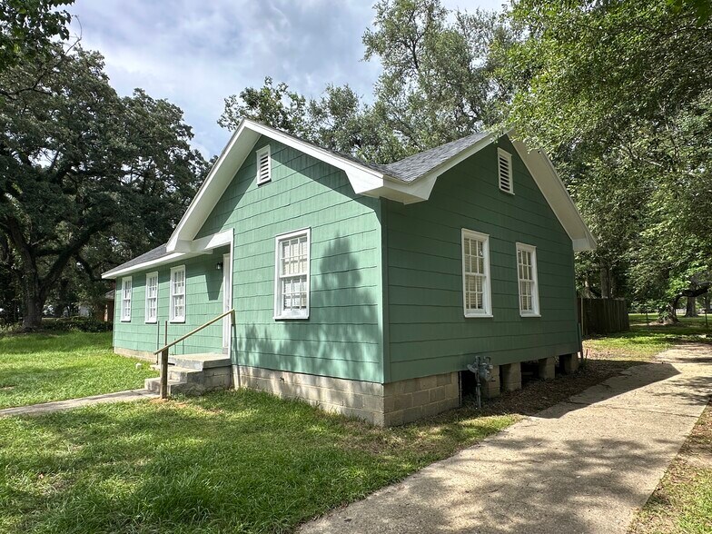 Building Photo - 163 Potter Dr