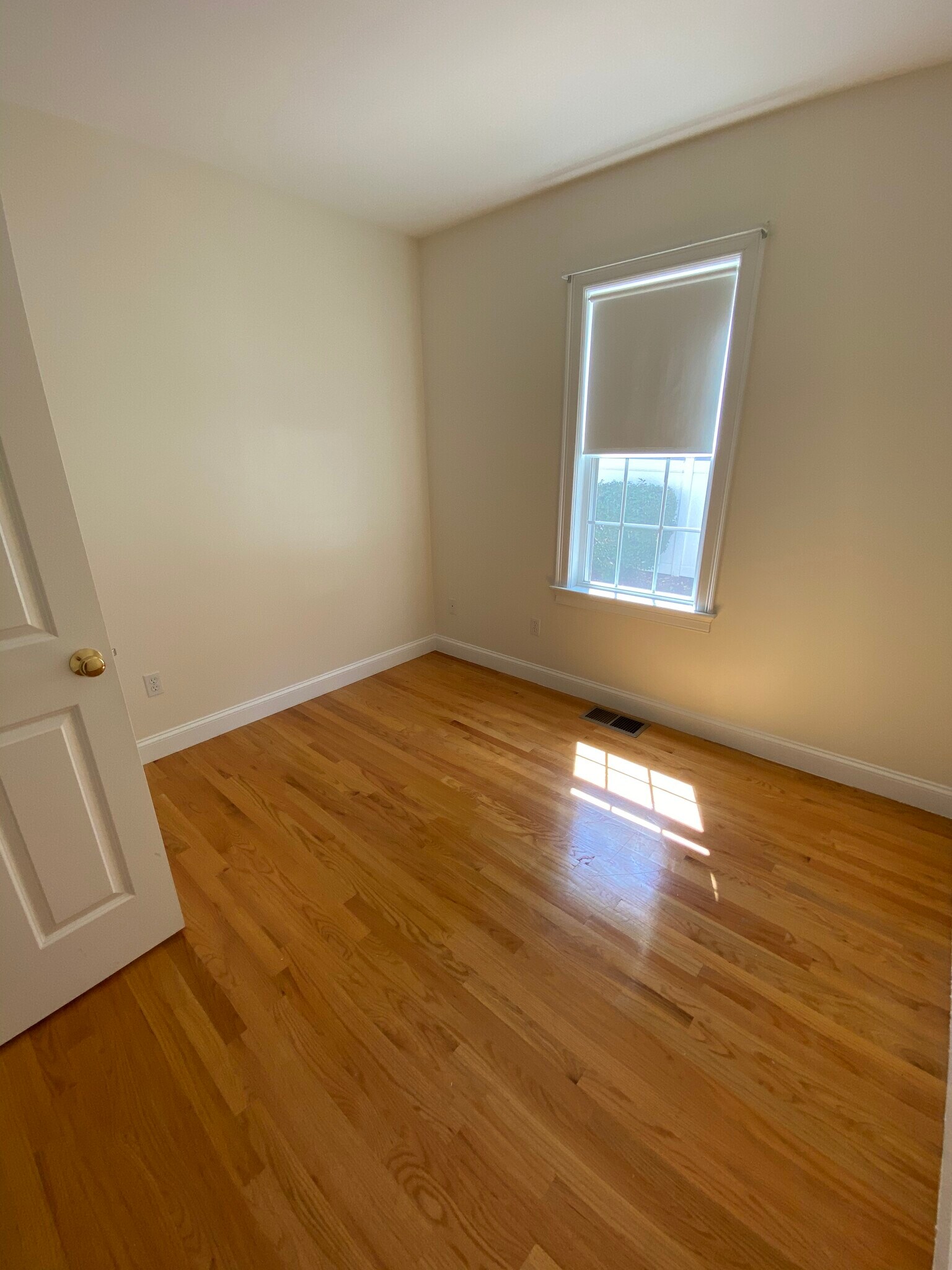 Building Photo - 213 Dana Ave