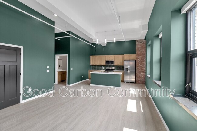 Building Photo - 401 Central