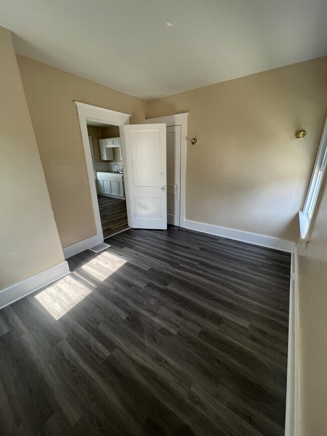 Building Photo - 310 Chelsea Pl