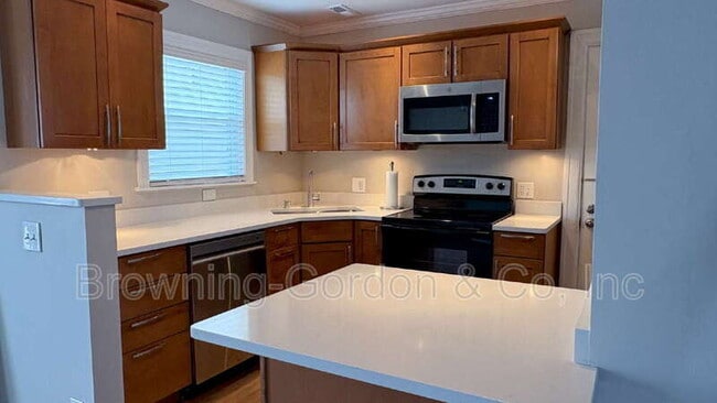 Building Photo - 328 E Thompson Ln