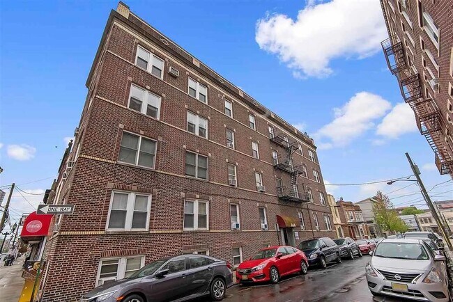 Building Photo - 103 Westover Pl