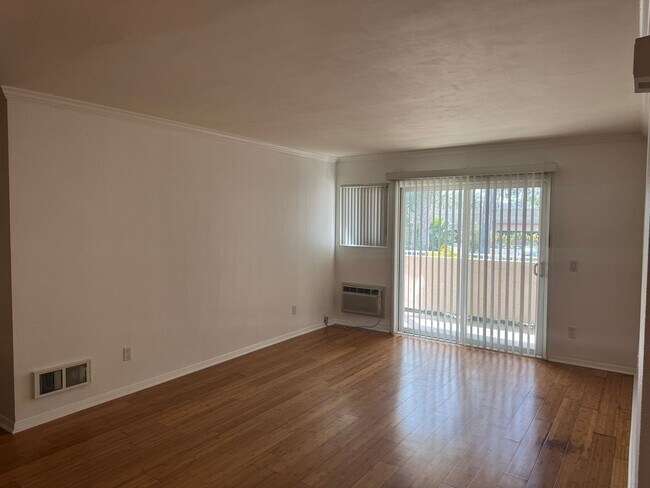 Building Photo - 2 bedroom 1 bathroom condo in Mirabella Point