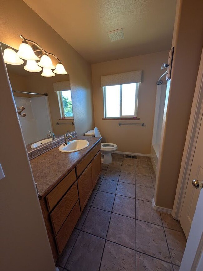 Building Photo - Gorgeous 3 Bedroom 2 Bath Condo - Deck with a View!