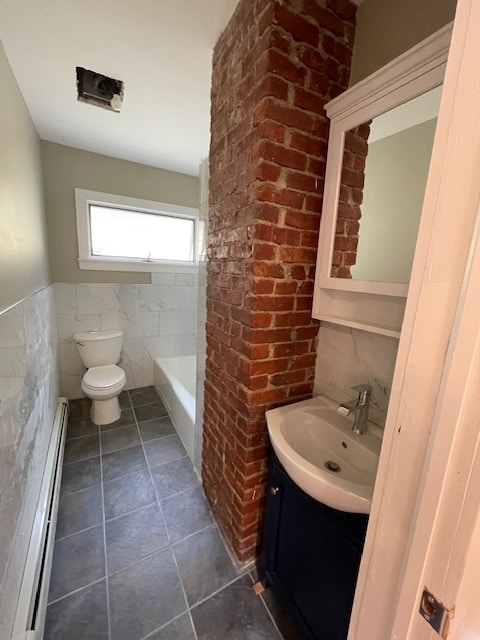Upstairs Full Bath - 29 Crescent Ave