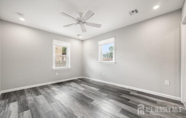 Building Photo - 303 Chestnut Dr