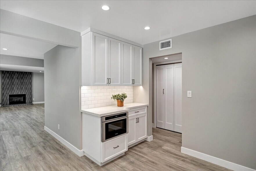 Building Photo - 5346 Tyrone Ave