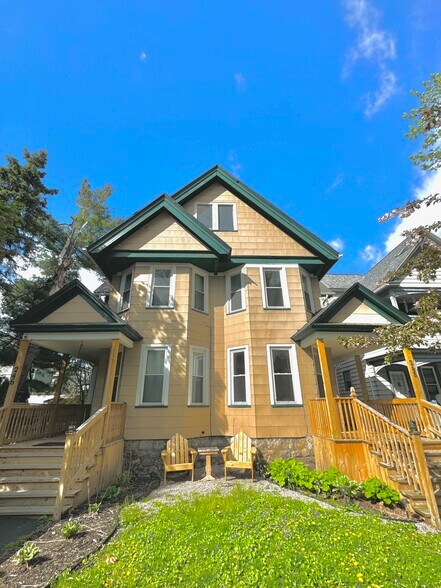 Primary Photo - 246-248 Richard St