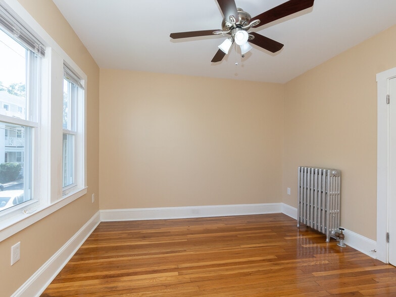 Building Photo - 20 Manley St