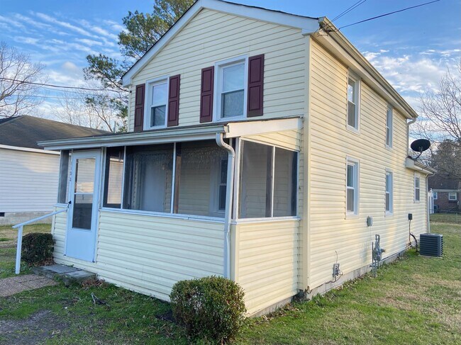 Building Photo - 1103 Fentress Rd