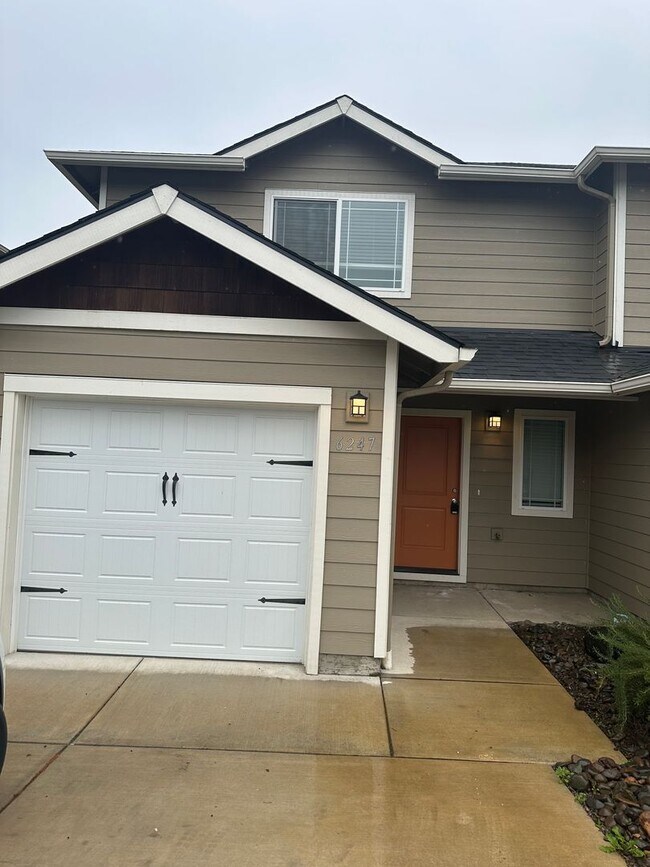 Building Photo - Available now! 3 bedroom ~ 2.5 Bathroom stylish home in Adair Village!