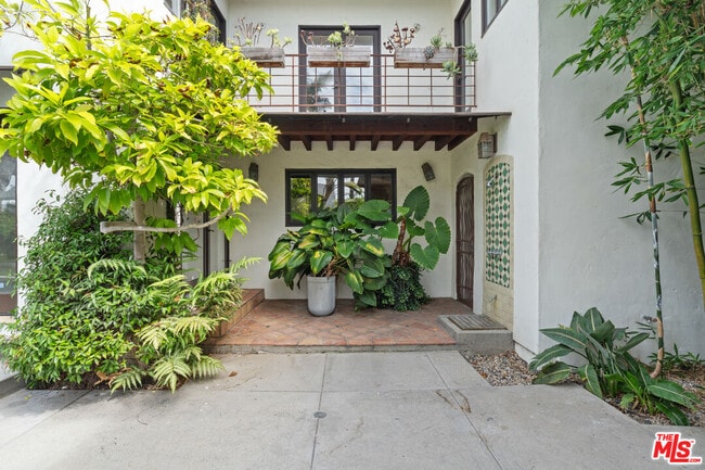 Building Photo - 524 Altair Pl