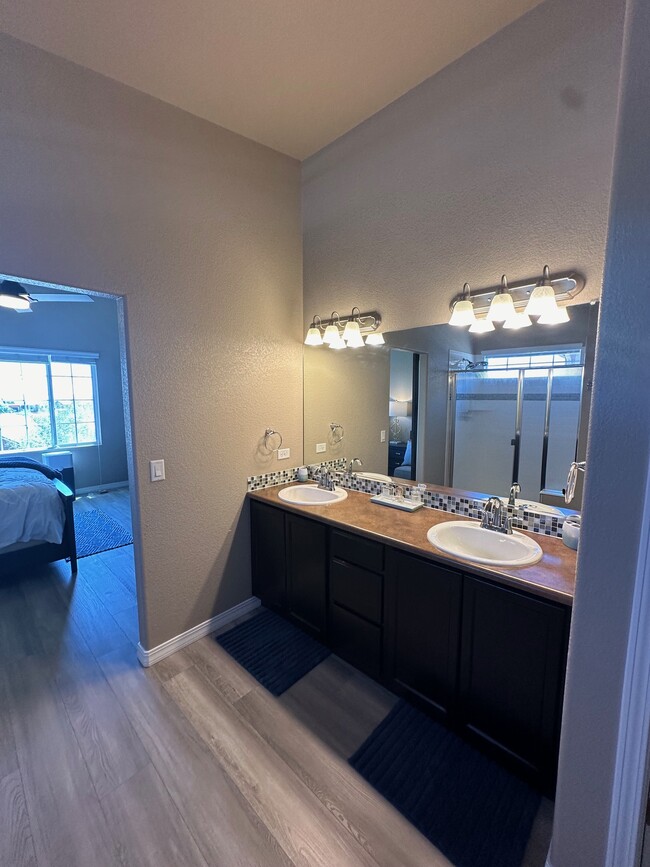 Building Photo - 8075 Cinnamon Ct