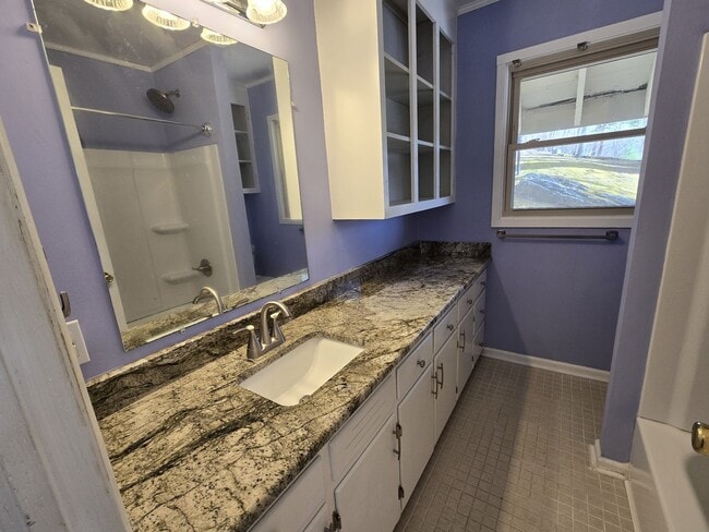 Building Photo - Light-Filled 3BR Home with Wraparound Deck, Convenient to Town