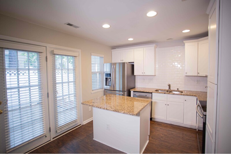 Building Photo - 10826 Holly Ridge Blvd