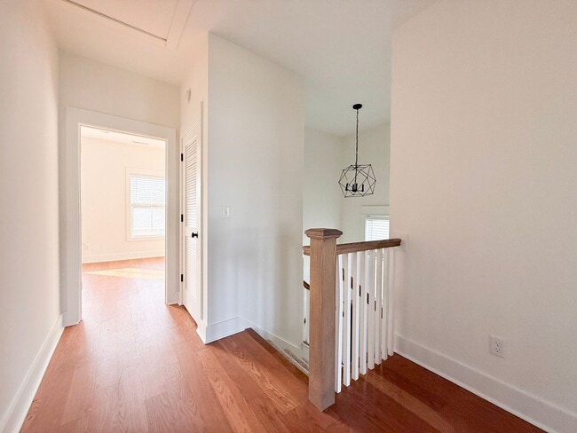 Building Photo - 4-Bedroom HOA Townhome with Pool Access Near Downtown Cookeville