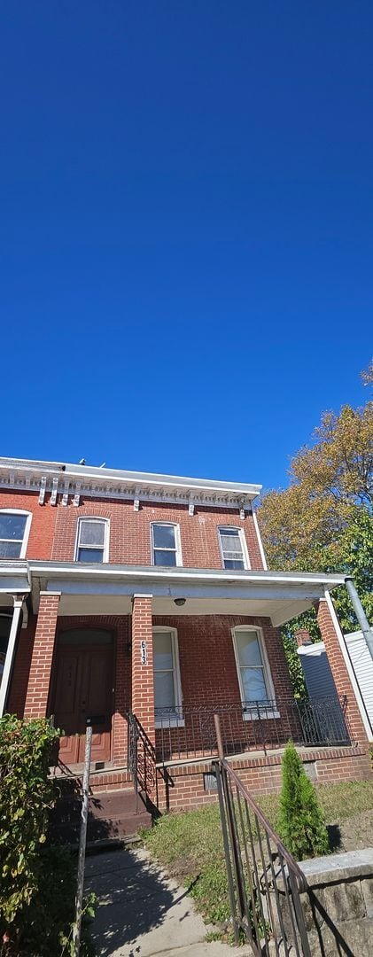 Building Photo - Large house with a nice layout welcome Home
