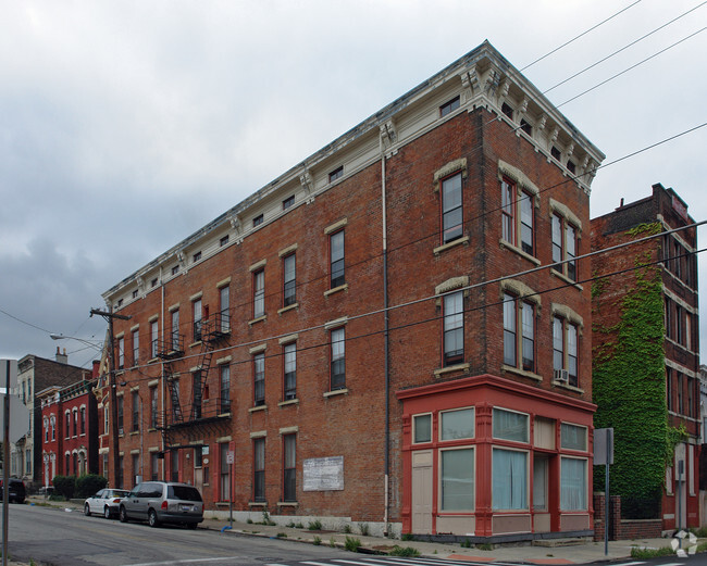 Primary Photo - 1928 Freeman Ave