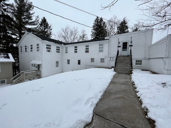 Building Photo - Oakdale - U-Shape Building