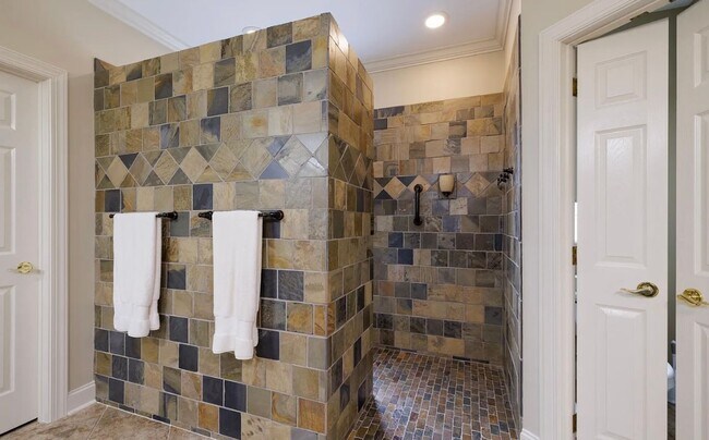 Building Photo - Luxury Waterfront Rental in Gated Montebello Community