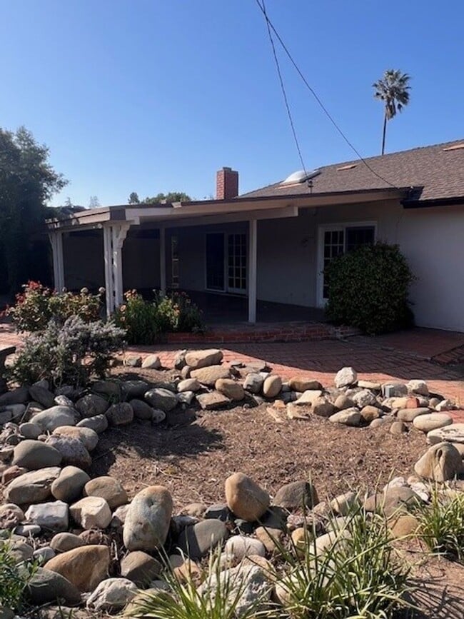 Building Photo - Charming Vintage 3BR/1.5BA Corner Lot Home...