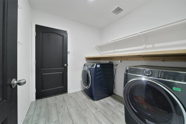 Building Photo - 20864 Sheffield Pk Dr