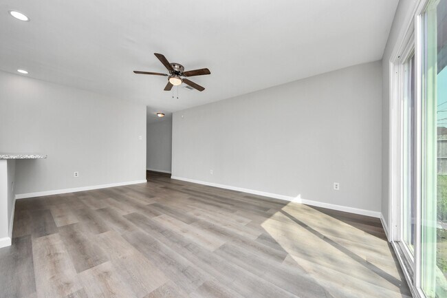 Building Photo - 4114 Fairgreen Ln