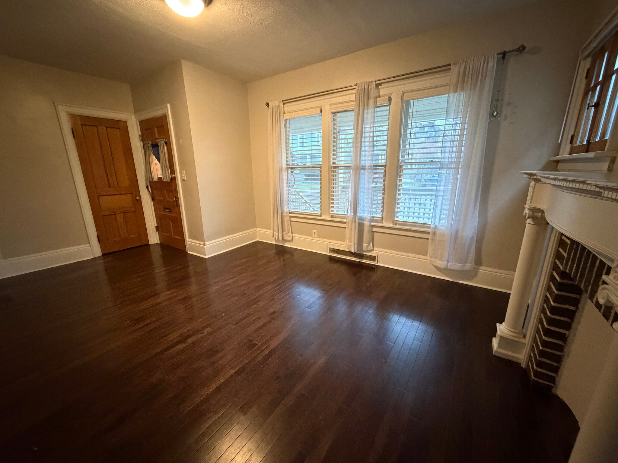 Living room 3 - 21 Horton Pl