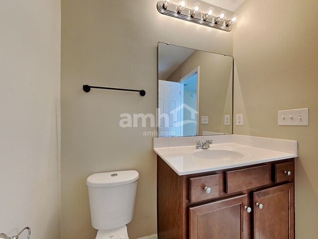 Building Photo - 409 Lakewind Dr