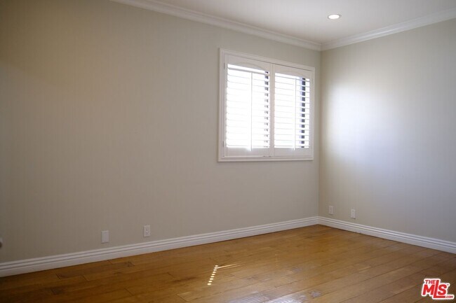 Building Photo - 4444 Wilshire Blvd