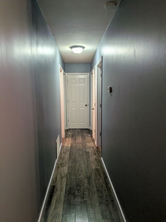 Building Photo - Fully furnished. All utilities included 3 Bed 1.5 Bath House