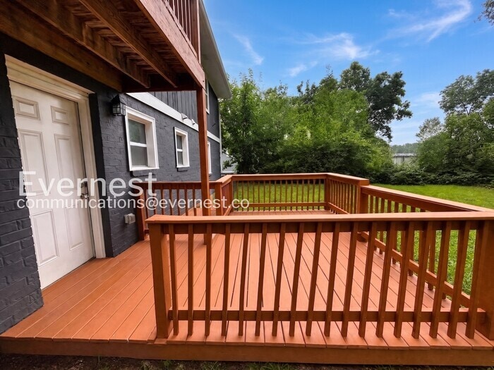 Building Photo - 1408 Lyle Ave