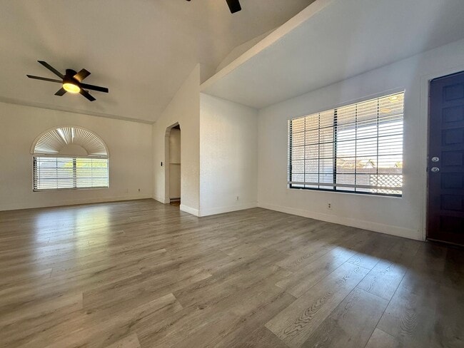 Building Photo - 2 BEDROOM CONDO WITH 2 BALCONIES, RIGHT NEXT TO THE POOL, MINUTES FROM THE STRIP