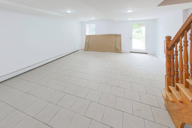 Building Photo - 657 Manida St
