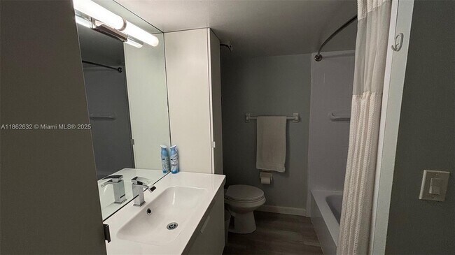 Building Photo - 2761 S Oakland Forest Dr
