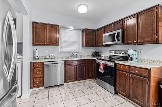 Building Photo - 9395 Pine Grove Ln