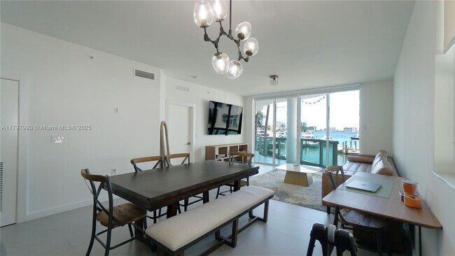 Building Photo - 7918 Harbor Island Dr