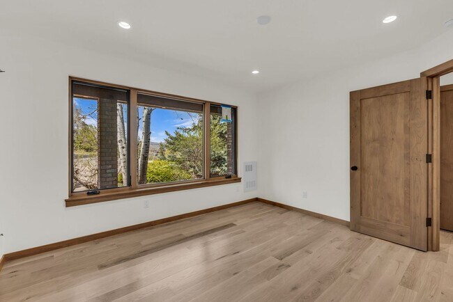 Building Photo - Pinebrook Luxury Remodeled Home
