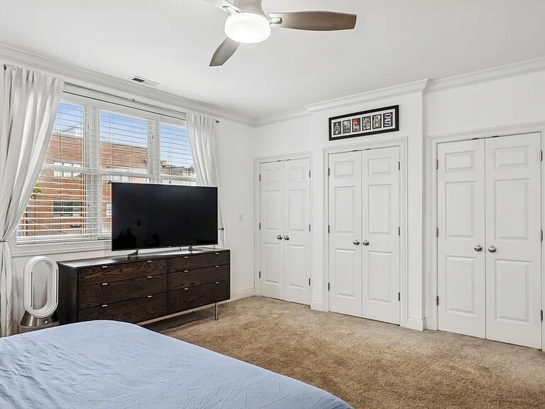 Building Photo - 453 N May St