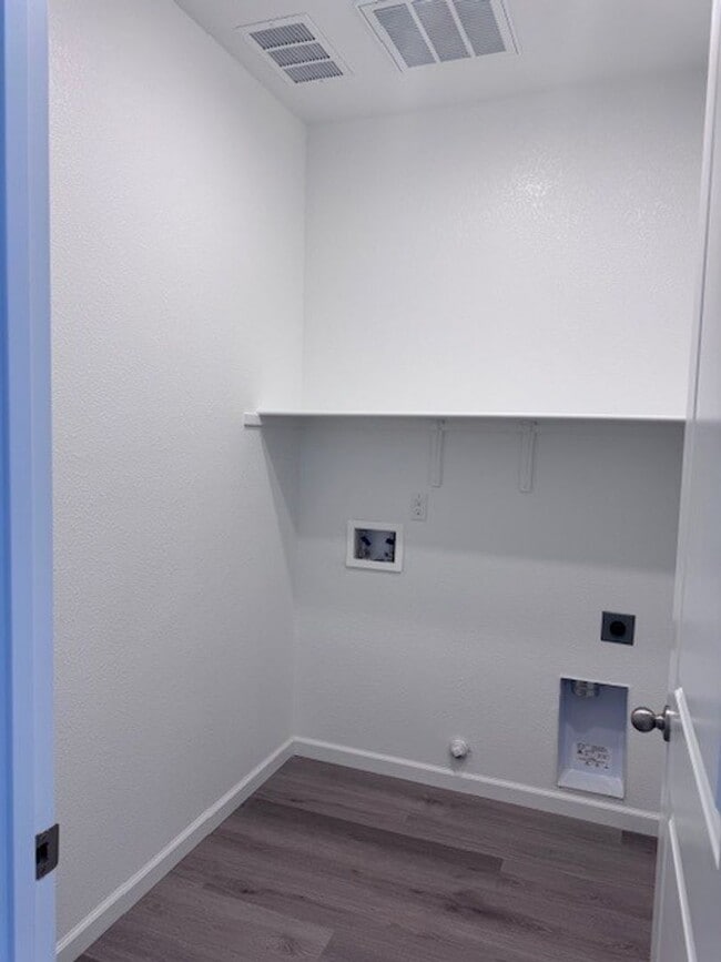 Building Photo - Lovely, spacious and brand new construction at the new Loma Rica Ranch